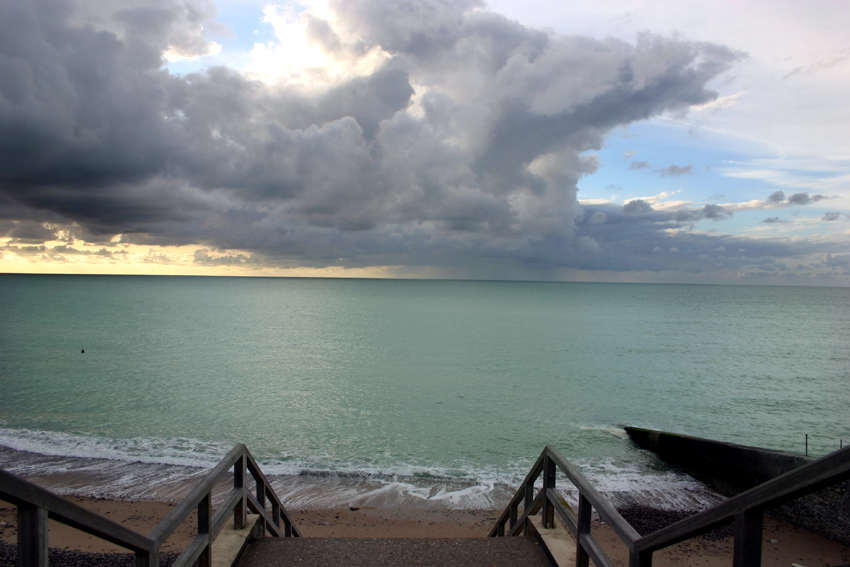 07 LPD Oct 2010 Escalier Plage Nuages LR-1.jpg